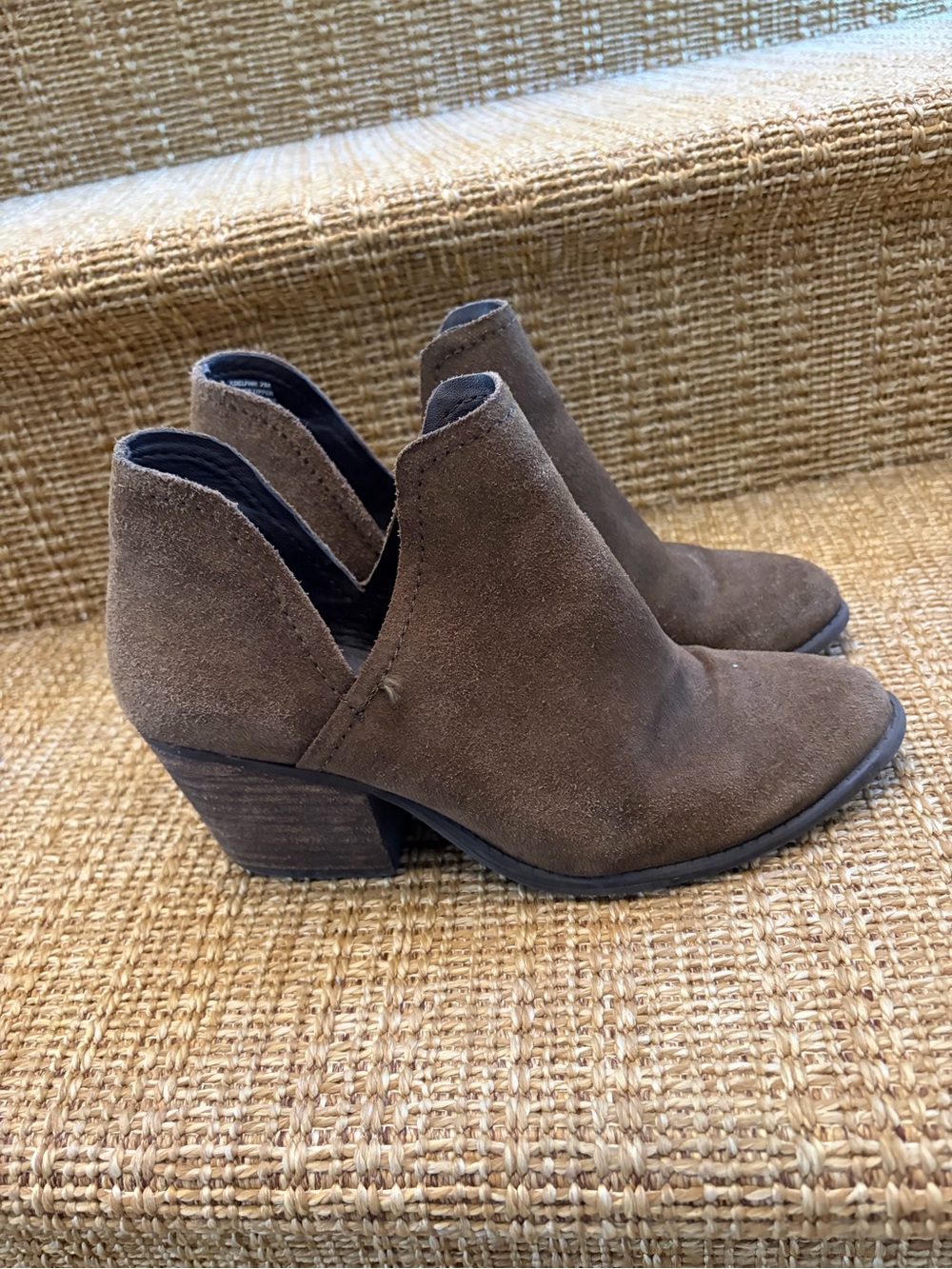 Steve Madden Adelphie Suede V-Cut Ankle Booties in Army Green